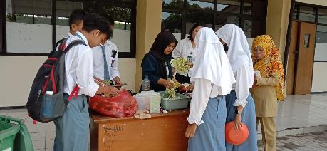 EKOENZIM, CAIRAN SERBA GUNA BUATAN SISWA SMA WISNUWARDHANA MALANG